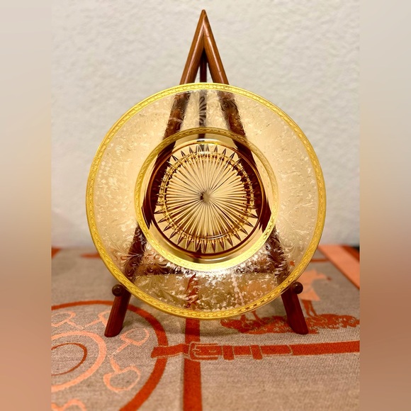 Amber depression glass plate with 24k gold trim. - Picture 5 of 6